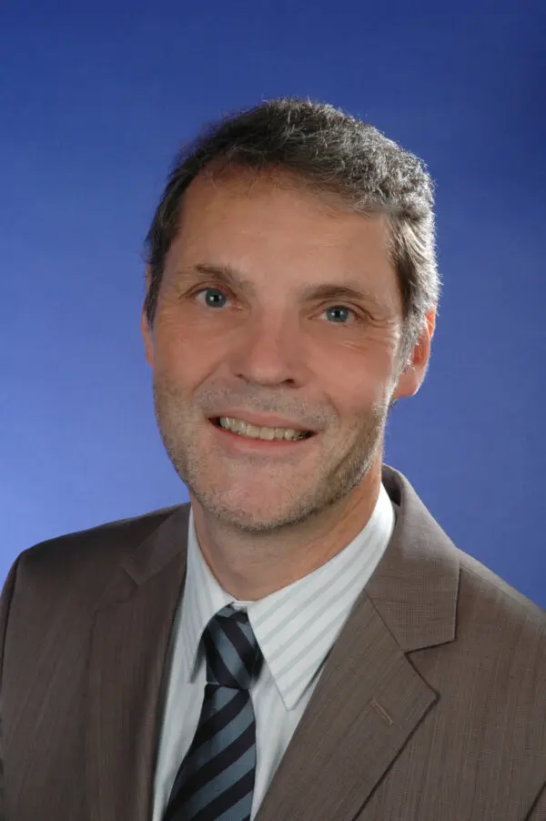 AL-Dr.-Traupel-Foto1-600×902